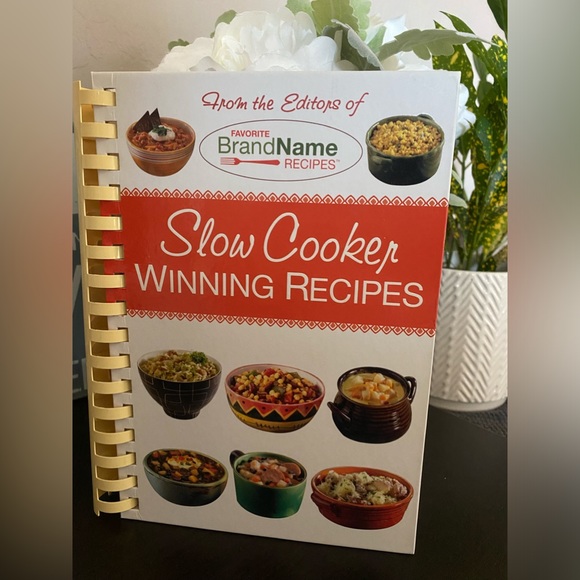 π½οΈπ RETIRED COLLECTIBLE COOKBOOK BUNDLE! SET OF 4! NEVER USED! - Picture 2 of 7